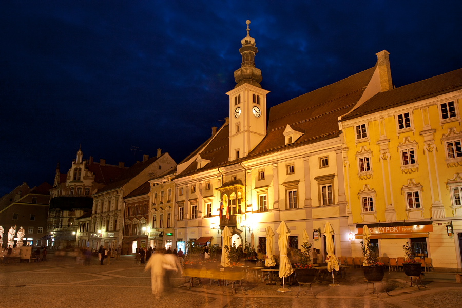 Glavni trg z mestno hišo