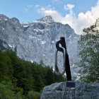 Spomenik žrtvam gora in Triglav v dolini Vrata