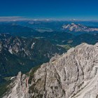 Pogled proti Špiku in Avstriji z vrha Škrlatice