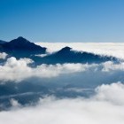Storžič in Tolsti vrh nad meglo